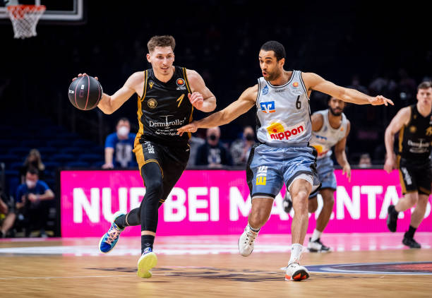 给予他们所 给予他们所